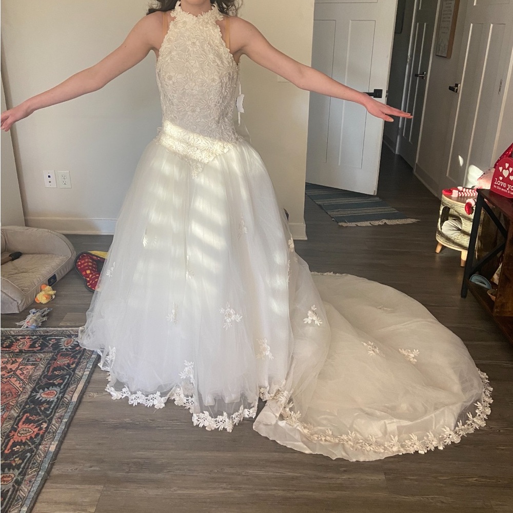 Vintage Floral Lace Open Back Halter Wedding Dress w/ Bow Cathedral Train-